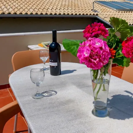 Averto 3* Áyios Nikítas