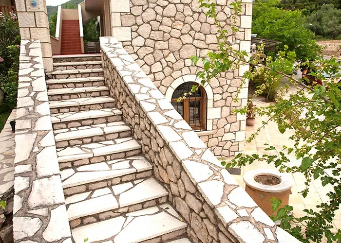 Averto 3* Áyios Nikítas