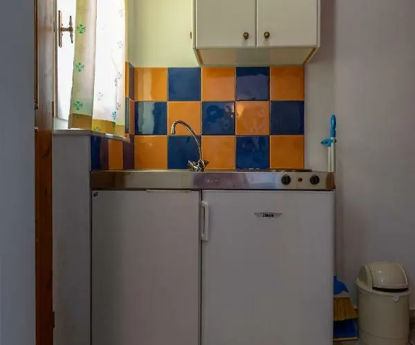 Averto 3* Áyios Nikítas